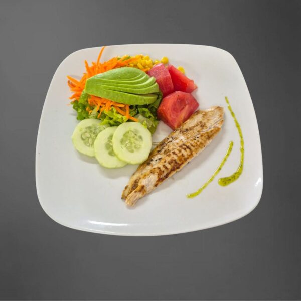 Reineta grille con arroz, ensalada o papas fritas.